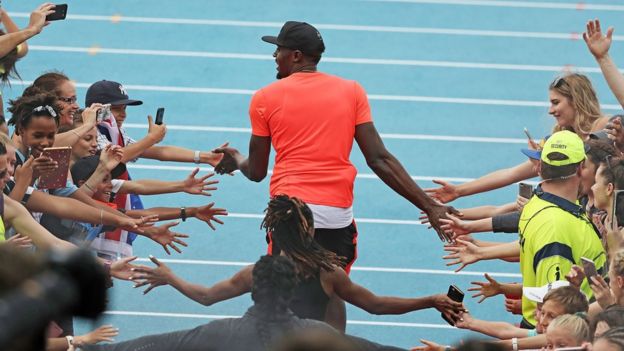 Usain Bolt détient le record du monde des 100m (9''58) et des 200m (19''19).
