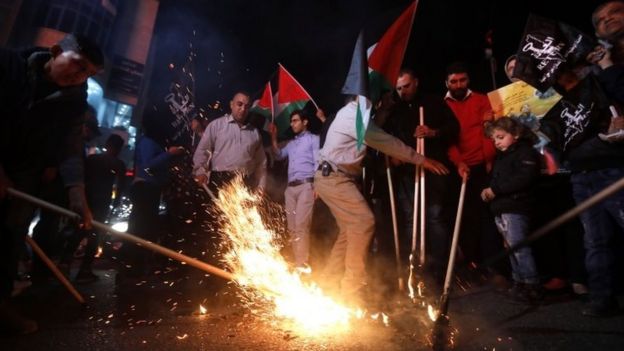 احتجاجات الفلسطينيين في الضفة الغربية مساء 13 مايو/ أيار