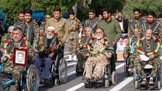 مجروحان جنگ ایران و عراق در رژه اهواز