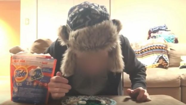 Adolescente comiendo jabón. (Foto: Captura de pantalla de YouTube).