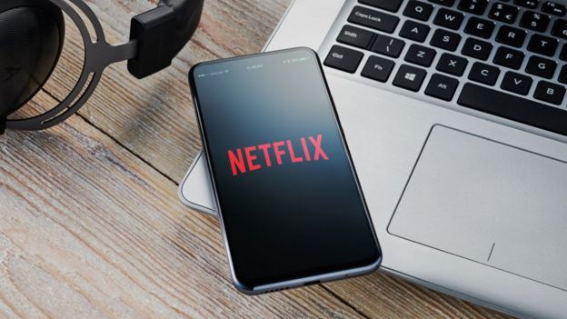 Logo de Netflix en un celular