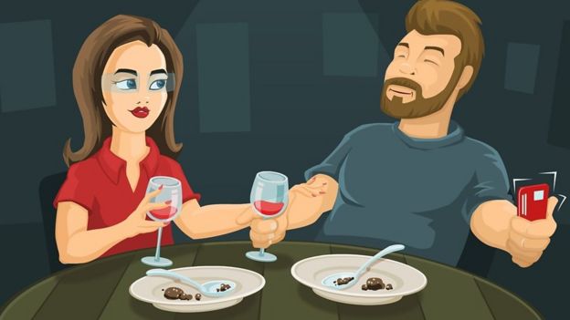 Ilustração de um casal jantando fora e tomando vinho - ele está com o celular na mão, fazendo uma foto do casal