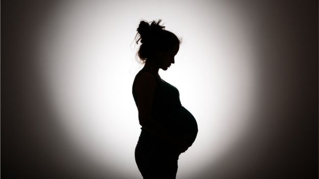 Silhueta de mulher grávida
