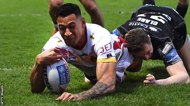 Israel Folau scores a try for Catalans Dragons