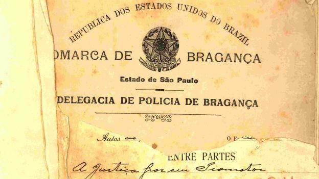 Documento envelhecido exibe as palavras: Comarca de Bragança, Delegacia de Polícia de Bragança