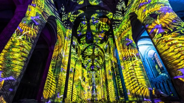 Durham Cathedral interior illuminated in stunning colours - BBC News