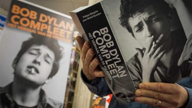 Libros con las obras completas de Bob Dylan.
