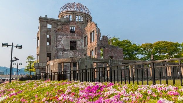 كانت هيروشيما أول مدينة في العالم تواجه هجوما نوويا، ومنذ ذلك الحين صممت من جديد كمدينة تذكارية للسلام