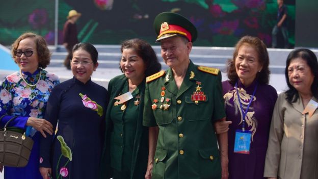 Đại tá Nguyễn Văn Tàu, bí danh Tư Cang, sĩ quan tình báo của Quân đội Nhân dân Việt Nam, dự buổi lễ