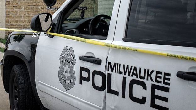 Un auto de la policía de Milwaukee