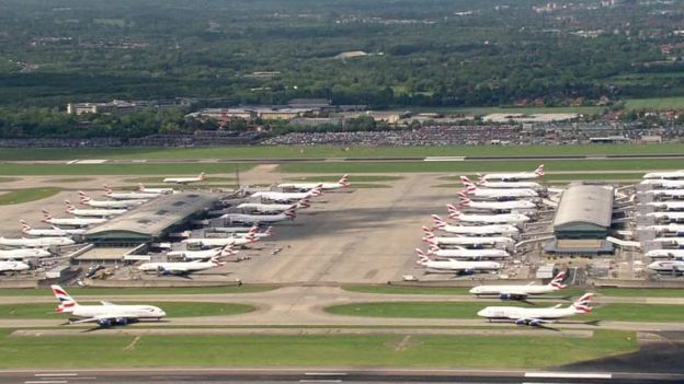 希斯罗机场的停机坪停满英航的飞机