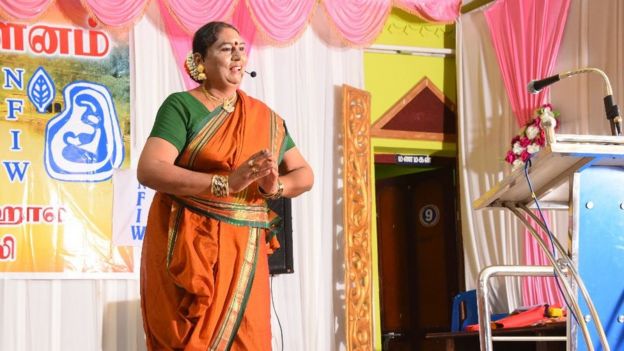 அமெரிக்கா பல்கலைக்கழகத்தில் அரிஸ்டாட்டில் பெயருக்கு மேலே பறக்கும் திருநங்கை ரேவதியின் பெயர்