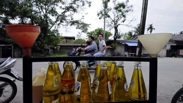 Botellas con gasolina en las calles de Tailandia.