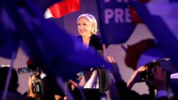 Marine Le Pen celebra ante sus seguidores