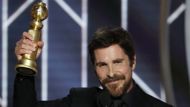 Christian Bale al recoger su Globo de Oro por Vice