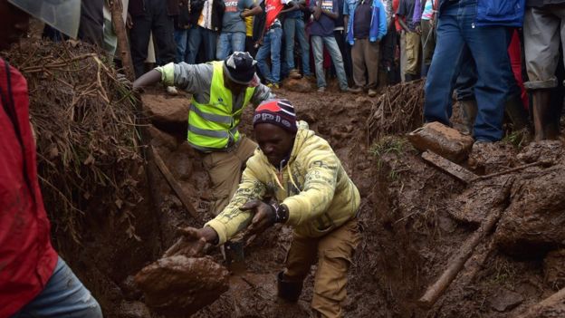 Villagers dig through mud as they attempt to find survivors of flash flooding at Solai in Subukia, Nakuru County on May 10, 2018,