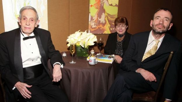 Los esposos Nash junto a su único hijo, John, en un evento celebrado en 2010 en Nueva York.