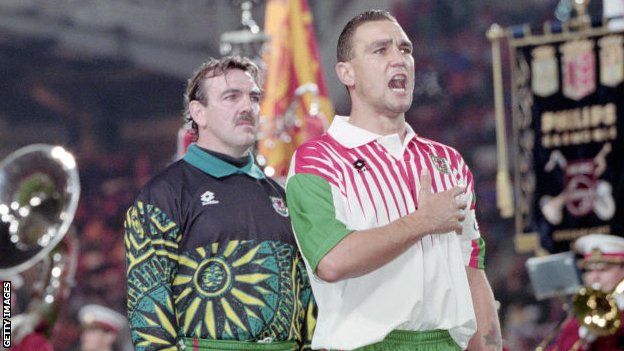 Neville Southall and Vinnie Jones