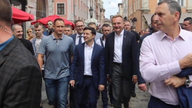 �������