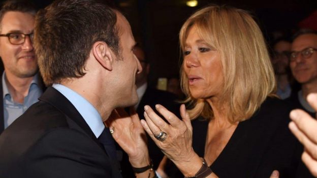 Cuộc tình của Emmanuel Macron và Brigitte Trogneux thu hút dư luận không chỉ ở Pháp