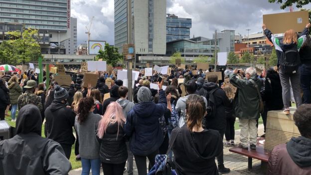 George Floyd death: Thousands turn out for UK anti-racism protests _112750107_mancblmbbccredit