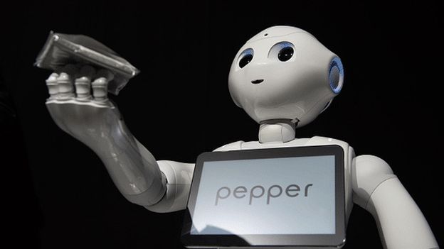 Anden klasse fysiker barm Pepper robot to go on sale to public in Japan - BBC News