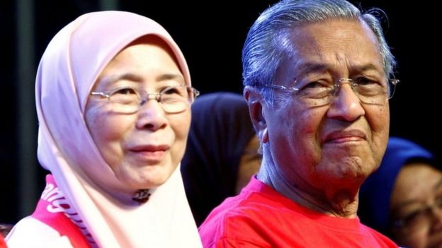 من هو مهاتير محمد الذي ترشحه المعارضة الماليزية لرئاسة الوزراء؟ _99500207_1