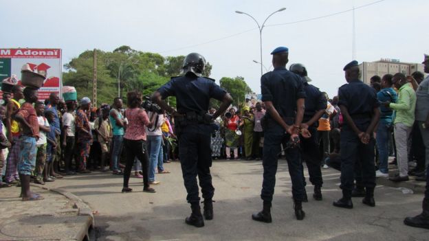 Face à face entre les manifestantes et la police à cotonou