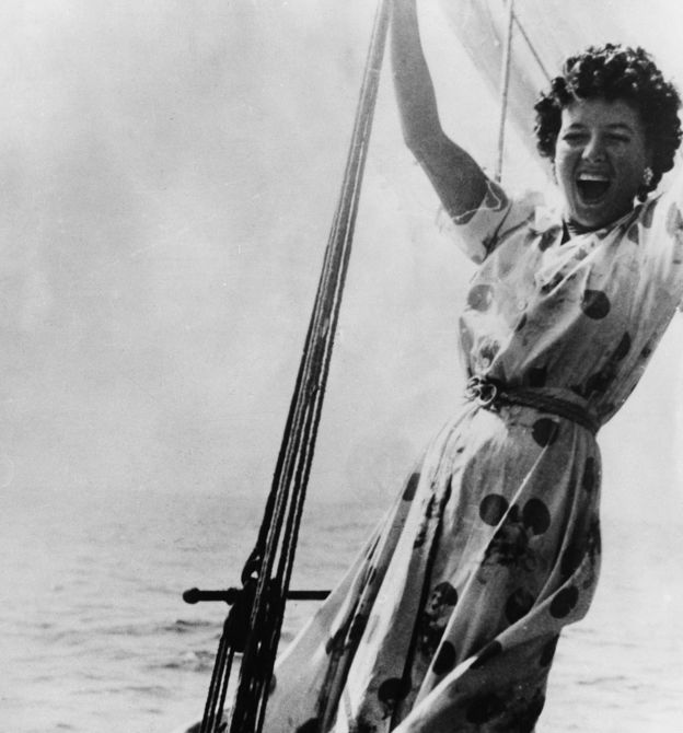 Clara Petacci a bordo de un velero