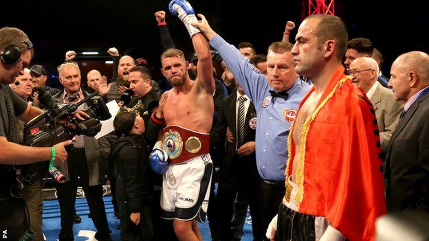 Saunders landed at will early on against German-based Serbian Isufi