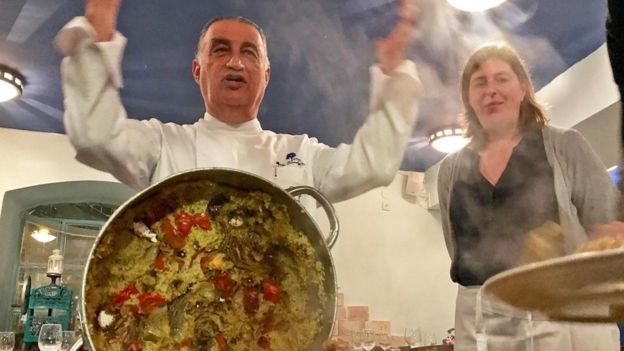 Moshe Basson cree que la cocina israelí tiene menos que ver con las recetas que con el entrar en contacto con la memoria de los tiempos olvidados. Foto: SHIRA RUBIN