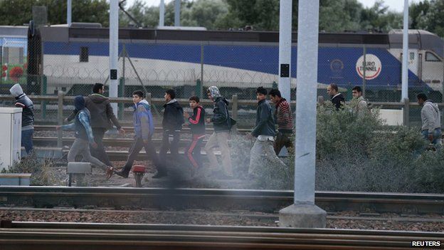 Migrants on rail tracks on 29 July 2015