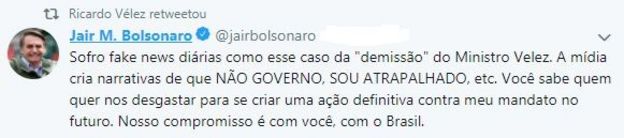 Em tuíte, Bolsonaro nega demissão e acusa imprensa