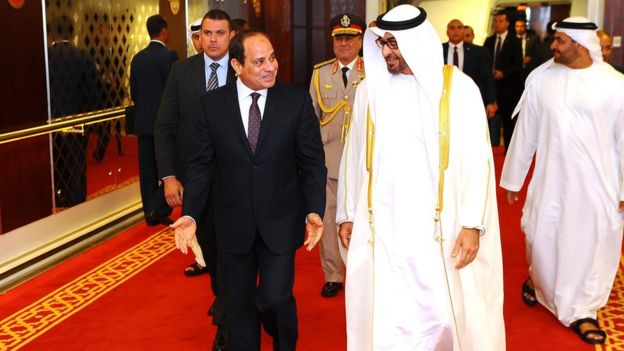 BAE, 2013'teki Mısır'da darbeyle iktidara gelen Abdülfettah El Sisi'yi (Solda) darbeden bu yana destekliyor.