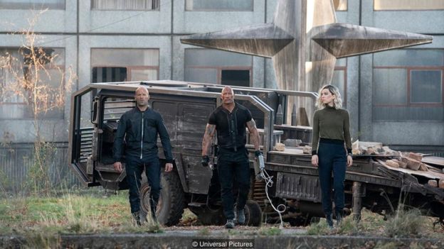 Jason Statham, Dwayne Johnson, dan Vanessa Kirby dalam film Hobbs & Shaw.