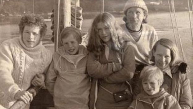 ராபர்ட்சன் குடும்பம் - கடல் ஆமைக் கறி வாழ்வு