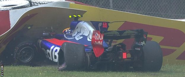 Carlos Sainz crash