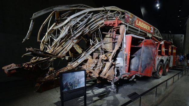 Auto de bomberos destruido en 9/11