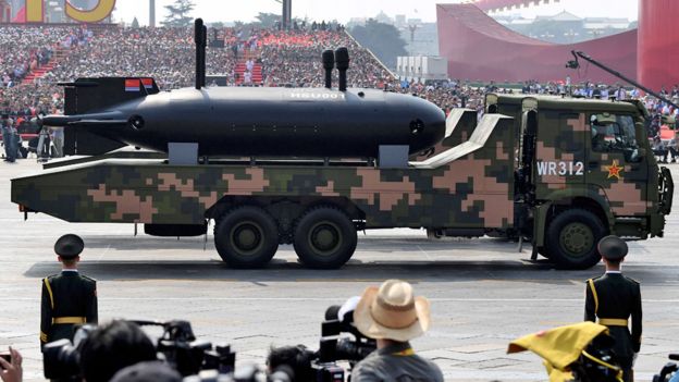 Durante una marcha militar en China, se pudo ver el gran UUV HSU001.