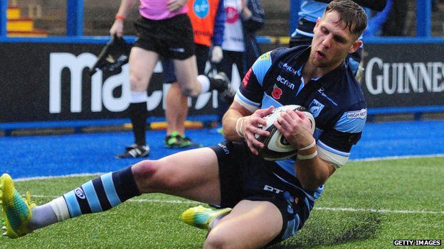 Tom Williams scores a try for Cardiff Blues