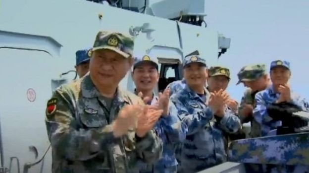 Chủ tịch Tập đích thân lên tàu Liêu Ninh thị sát và khích lệ quân đội Trung Quốc