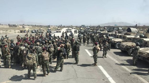 مقام‌های محلی غزنی اعلام کرده که صدها کماندو برای دفاع از این شهر وارد غزنی شده‌اند