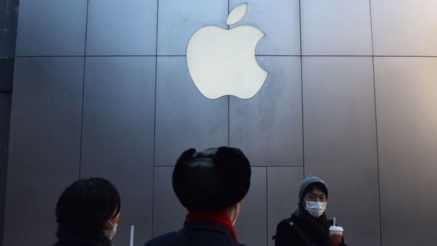 China amenaza con "aislar" a las empresas tecnológicas como Apple de su economía digital. Foto: GREG BAKER/GETTY IMAGES