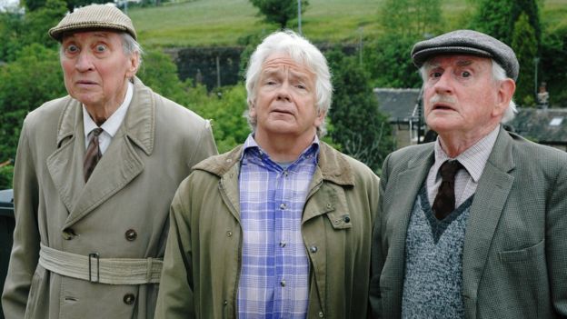 Tom Owen: Last of the Summer Wine star dies at 73 - BBC News