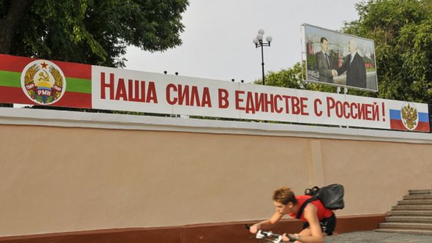 Мы не можем получить наши жалкие пенсии.