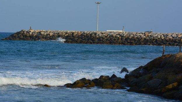 கடலரிப்பால் மறையும் நிலங்கள்