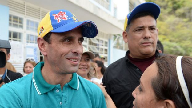 Capriles junto a sus seguidores
