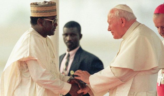 Sani Abacha se reúne con el ex Papa Juan Pablo II