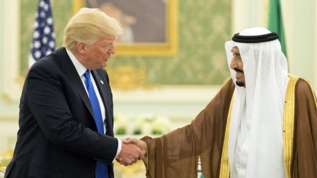 DonaldTrump(left) and Saudi King Salman bin Adulaziz al-Saud (20/05/17)