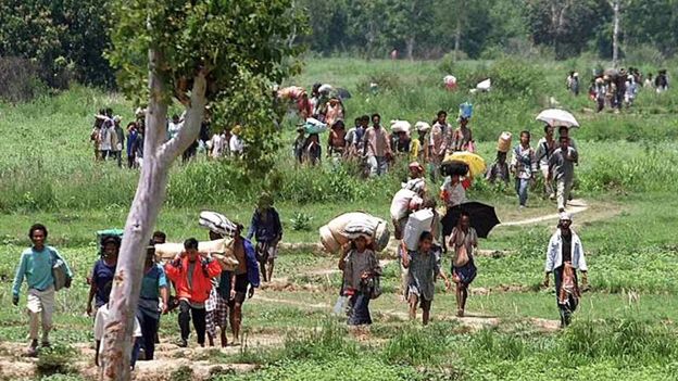East Timorese refugees return in 1999